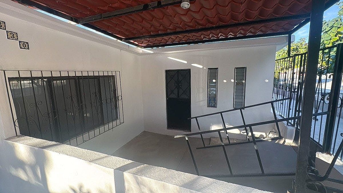 Casa con Gran Terreno y Vista al Mar | Calle República y Félix Ortega